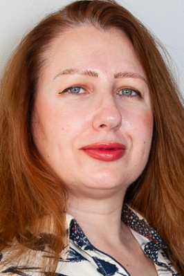 Nicole May from MATURE.NL